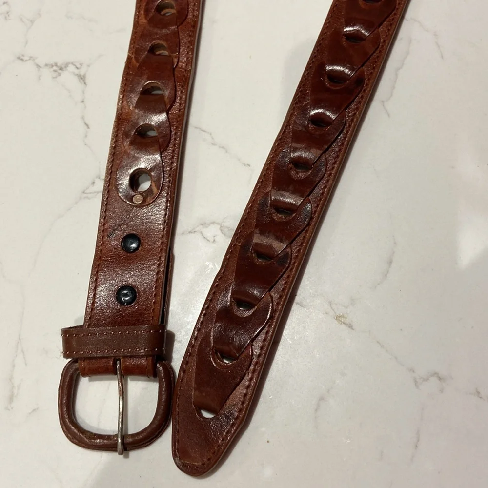 TMS Vintage leather belt with a woven design. The detached buckle Size 42